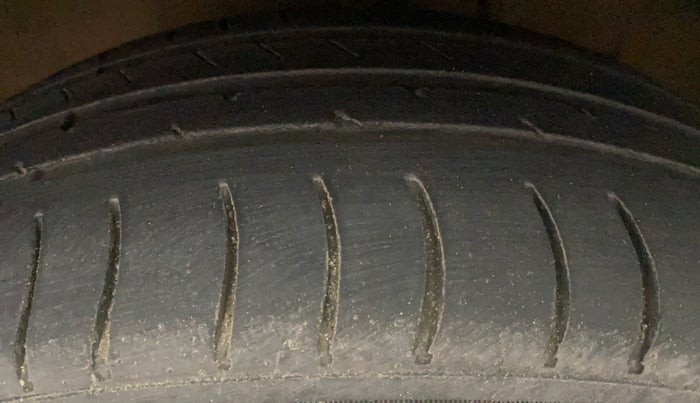2019 Maruti Alto 800 LXI, Petrol, Manual, 69,146 km, Left Front Tyre Tread