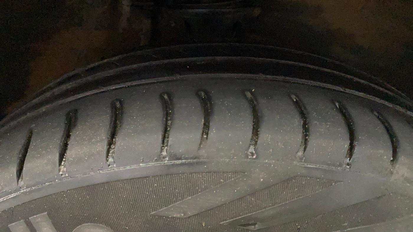 2019 Maruti Alto 800 LXI, Petrol, Manual, 69,146 km, Right Front Tyre Tread