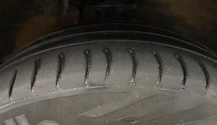 2019 Maruti Alto 800 LXI, Petrol, Manual, 69,146 km, Right Front Tyre Tread