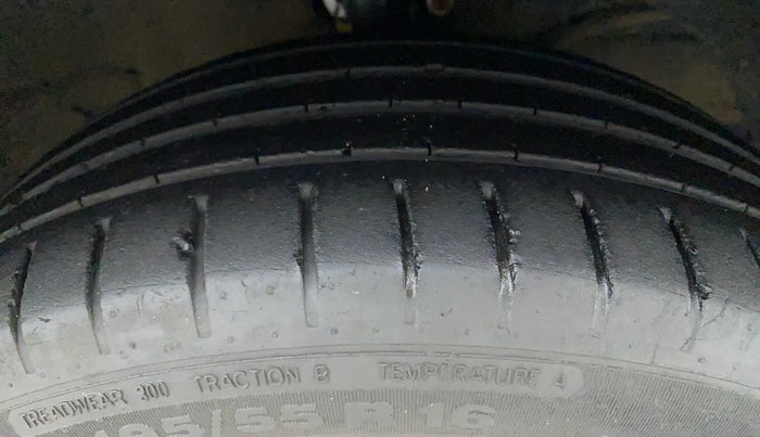 2016 Maruti Baleno ZETA CVT PETROL 1.2, Petrol, Automatic, 28,482 km, Right Front Tyre Tread