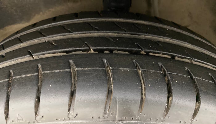 2011 Maruti Alto K10 VXI, Petrol, Manual, 58,552 km, Left Front Tyre Tread