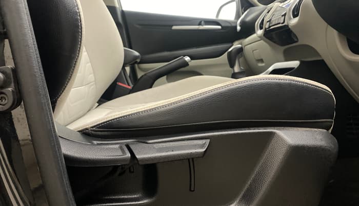 2022 KIA SONET HTX 1.0 IMT, Petrol, Manual, 47,243 km, Driver Side Adjustment Panel