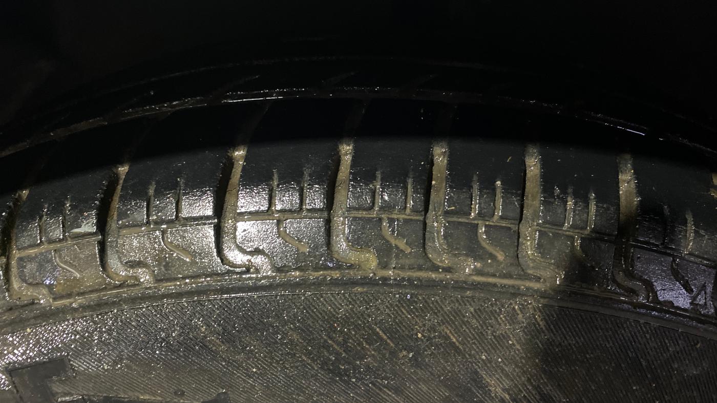 2014 Hyundai Elite i20 MAGNA 1.2, CNG, Manual, 1,07,011 km, Left Front Tyre Tread