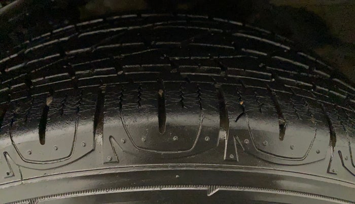 2018 Jeep Compass LIMITED (O) 1.4 PETROL AT, Petrol, Automatic, 38,762 km, Right Front Tyre Tread