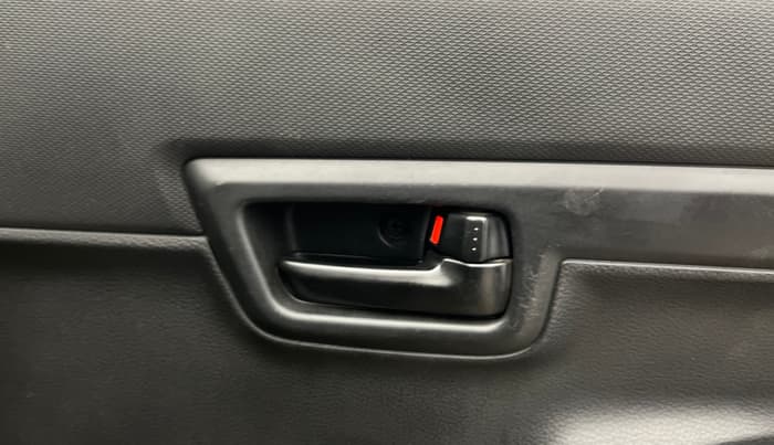 2020 Maruti S PRESSO VXI PLUS AMT, Petrol, Automatic, 17,977 km, Driver Side Door Panels Control