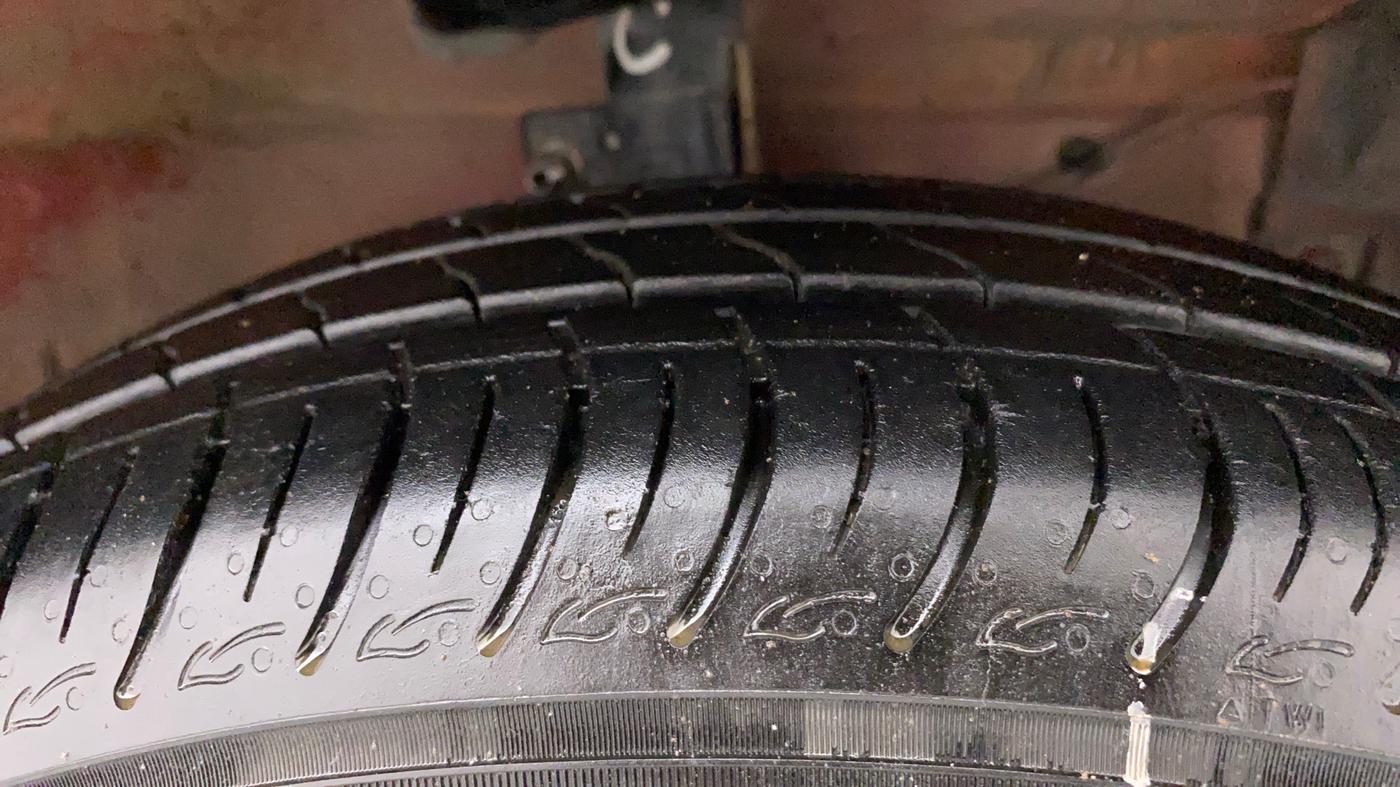 2014 Maruti Swift ZXI, Petrol, Manual, 48,194 km, Right Front Tyre Tread