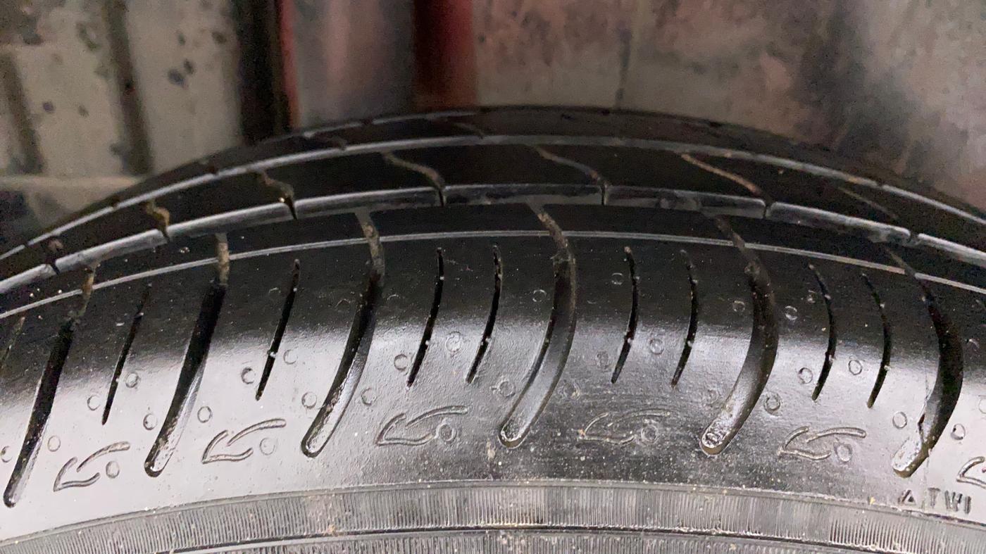 2014 Maruti Swift ZXI, Petrol, Manual, 48,194 km, Right Rear Tyre Tread