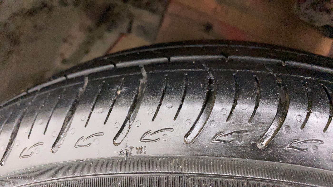 2014 Maruti Swift ZXI, Petrol, Manual, 48,194 km, Left Front Tyre Tread