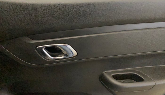 2019 Renault Kwid RXT 1.0 (O), Petrol, Manual, 36,673 km, Driver Side Door Panels Control