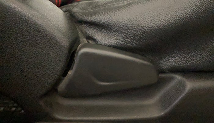 2019 Renault Kwid RXT 1.0 (O), Petrol, Manual, 36,673 km, Driver Side Adjustment Panel