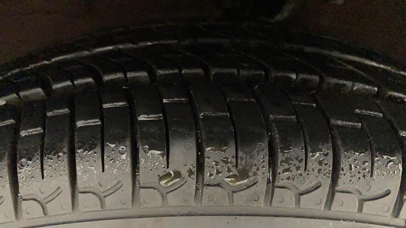 2012 Hyundai i10 MAGNA 1.2, Petrol, Manual, 30,627 km, Right Front Tyre Tread