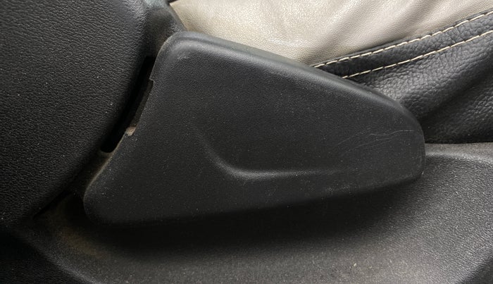 2020 Datsun Redi Go T(O) 1.0, Petrol, Manual, 58,153 km, Driver Side Adjustment Panel