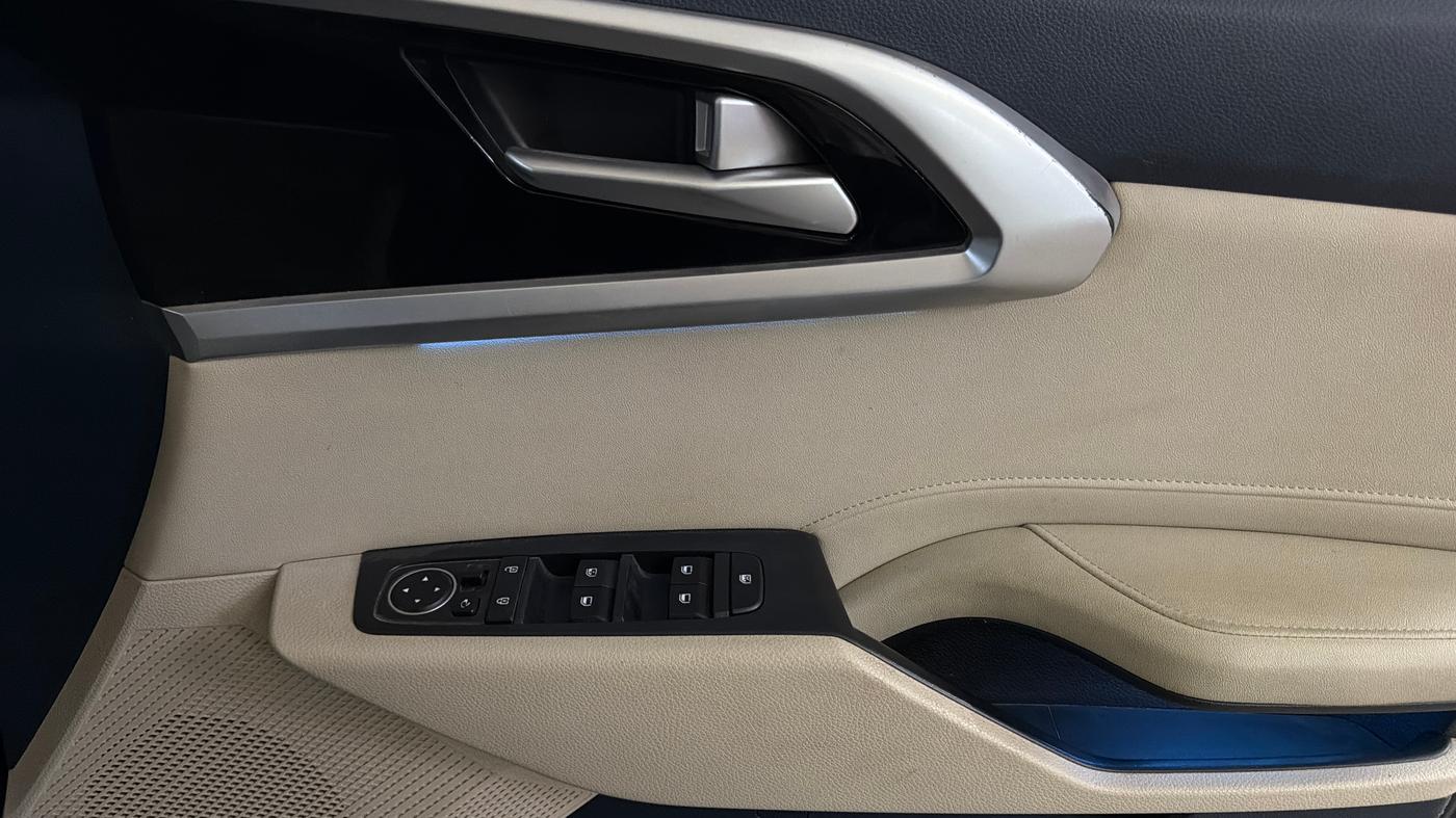 2022 KIA CARENS LUXURY 1.5 DIESEL 7 STR, Diesel, Manual, 49,246 km, Driver Side Door Panels Control