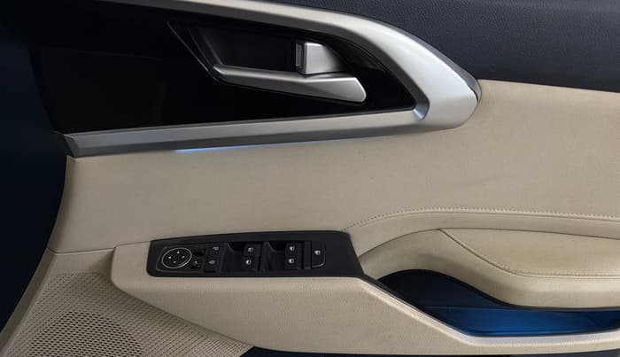 2022 KIA CARENS LUXURY 1.5 DIESEL 7 STR, Diesel, Manual, 49,246 km, Driver Side Door Panels Control