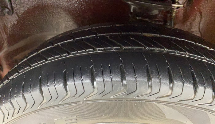 2016 Maruti Alto 800 LXI, Petrol, Manual, 31,539 km, Left Front Tyre Tread