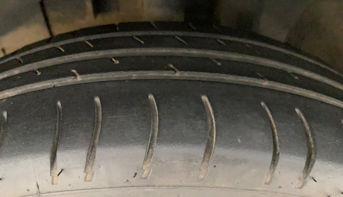 2016 Renault Kwid RXT 0.8 (O), Petrol, Manual, 55,020 km, Left Front Tyre Tread