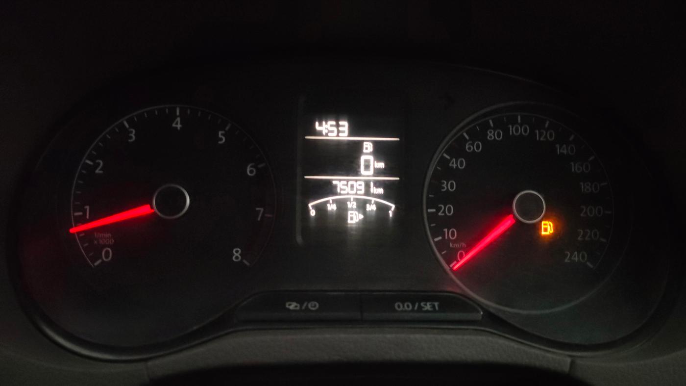 2016 Volkswagen Vento HIGHLINE 1.6 MPI, Petrol, Manual, 75,058 km, Odometer Image