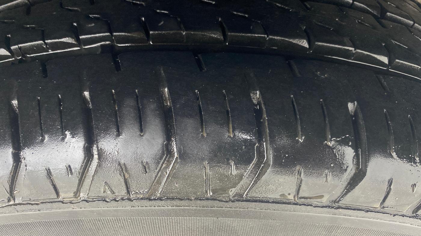 2019 Mahindra MARAZZO M2 8 STR, Diesel, Manual, 1,12,260 km, Left Rear Tyre Tread