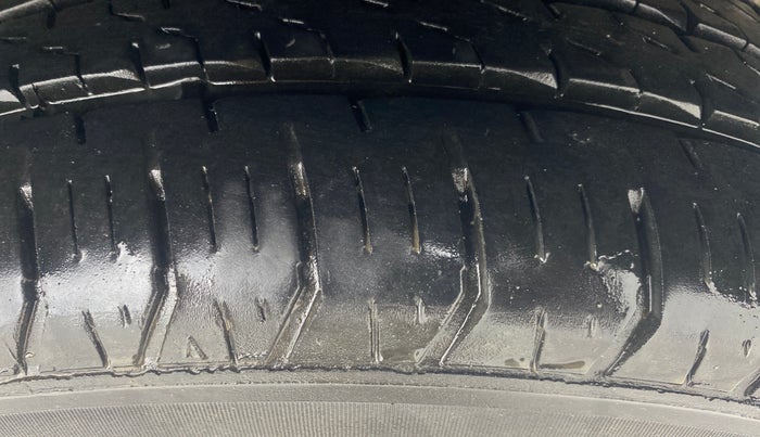 2019 Mahindra MARAZZO M2 8 STR, Diesel, Manual, 1,12,260 km, Left Rear Tyre Tread