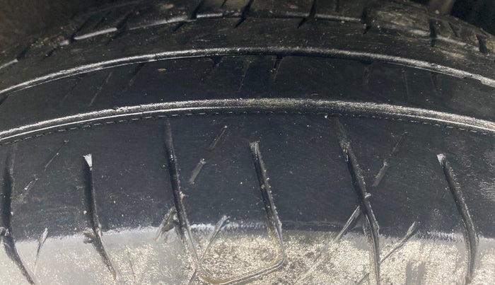 2019 Mahindra MARAZZO M2 8 STR, Diesel, Manual, 1,12,260 km, Right Front Tyre Tread