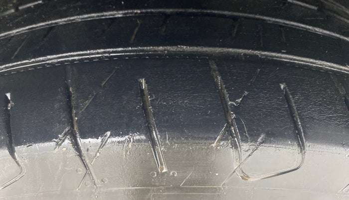 2019 Mahindra MARAZZO M2 8 STR, Diesel, Manual, 1,12,260 km, Left Front Tyre Tread