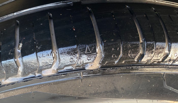 2015 Maruti S Cross ZETA 1.3, Diesel, Manual, 1,06,061 km, Right Rear Tyre Tread