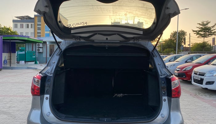 2015 Maruti S Cross ZETA 1.3, Diesel, Manual, 1,06,061 km, Boot Inside