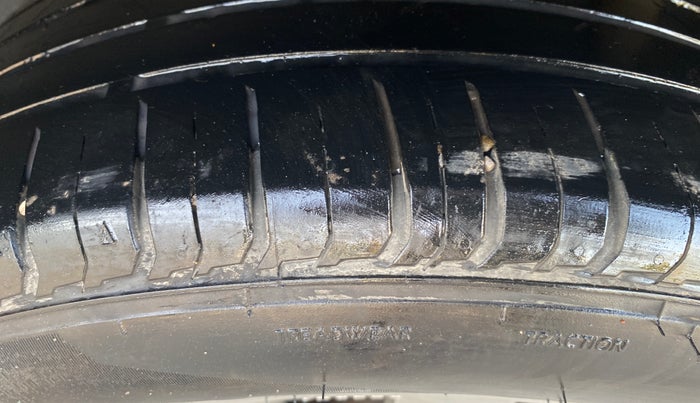 2015 Maruti S Cross ZETA 1.3, Diesel, Manual, 1,06,061 km, Left Rear Tyre Tread