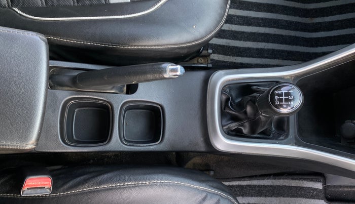 2015 Maruti S Cross ZETA 1.3, Diesel, Manual, 1,06,061 km, Gear Lever