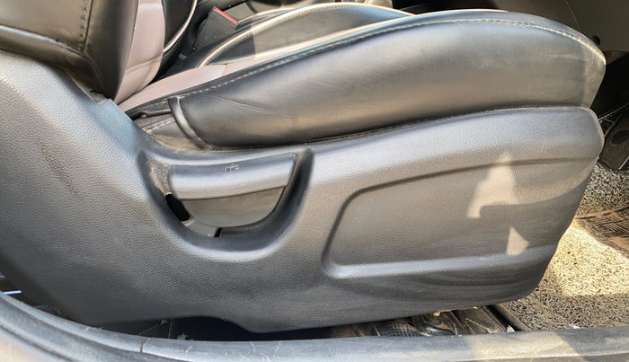 2019 Hyundai Elite i20 MAGNA PLUS 1.2, Petrol, Manual, 38,172 km, Driver Side Adjustment Panel