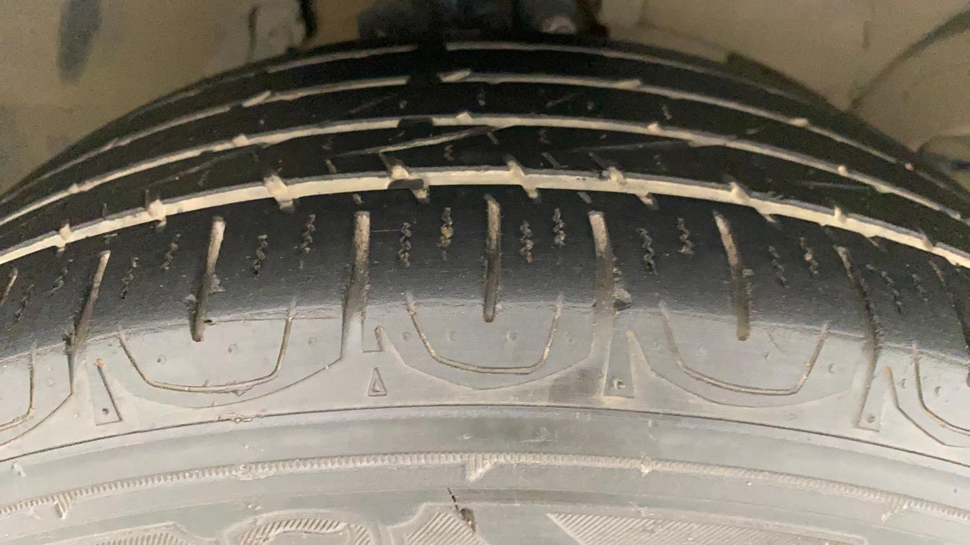 2013 Renault Duster 85 PS RXL DIESEL, Diesel, Manual, 88,309 km, Right Front Tyre Tread