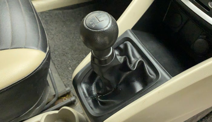 2019 Maruti Celerio VXI CNG, CNG, Manual, 93,018 km, Gear lever - Knob cover torn