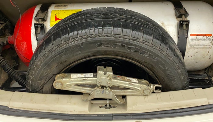 2019 Maruti Celerio VXI CNG, CNG, Manual, 93,018 km, Dicky (Boot door) - Tool missing