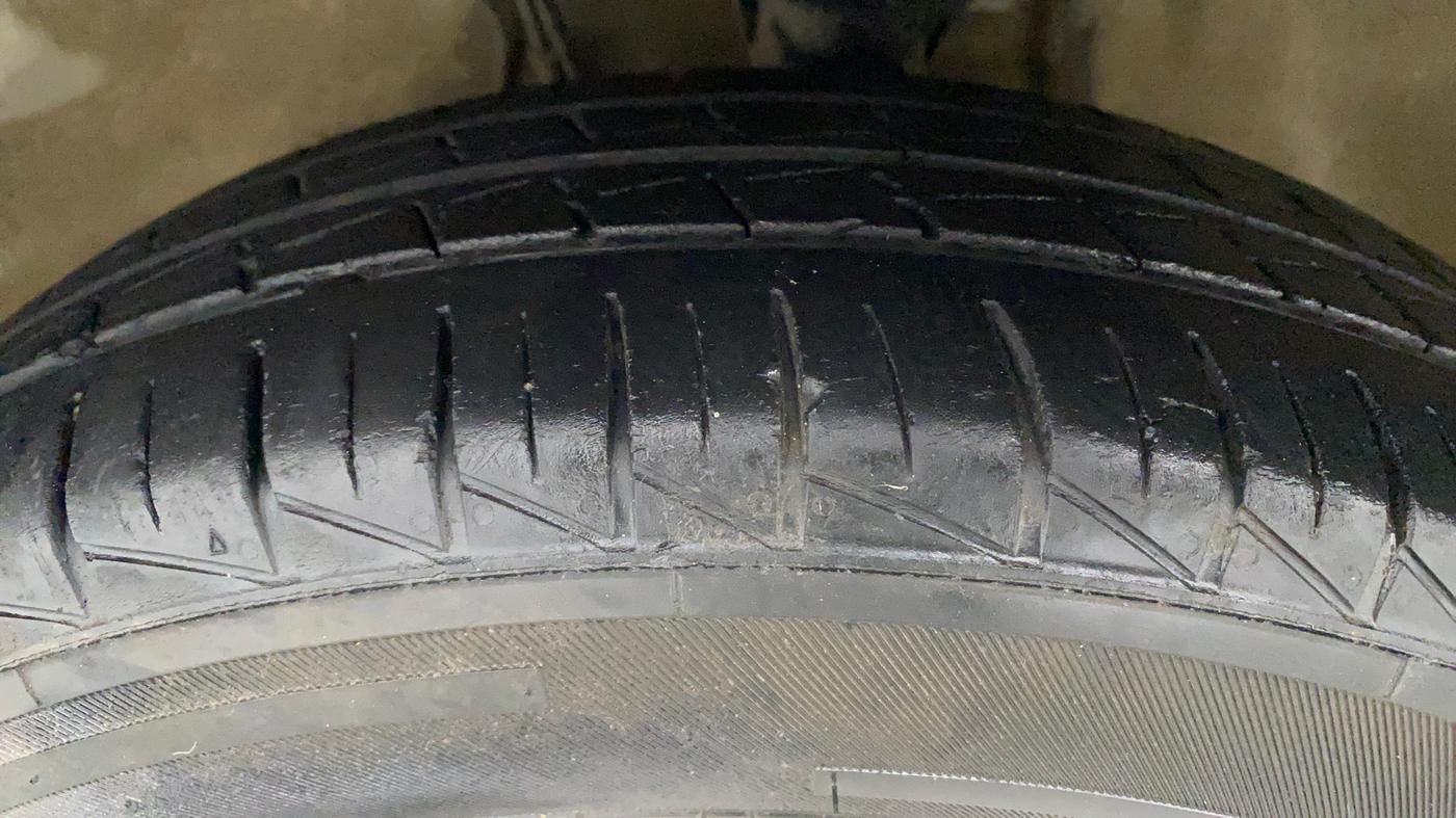 2021 Maruti Alto LXI, Petrol, Manual, 32,331 km, Left Front Tyre Tread