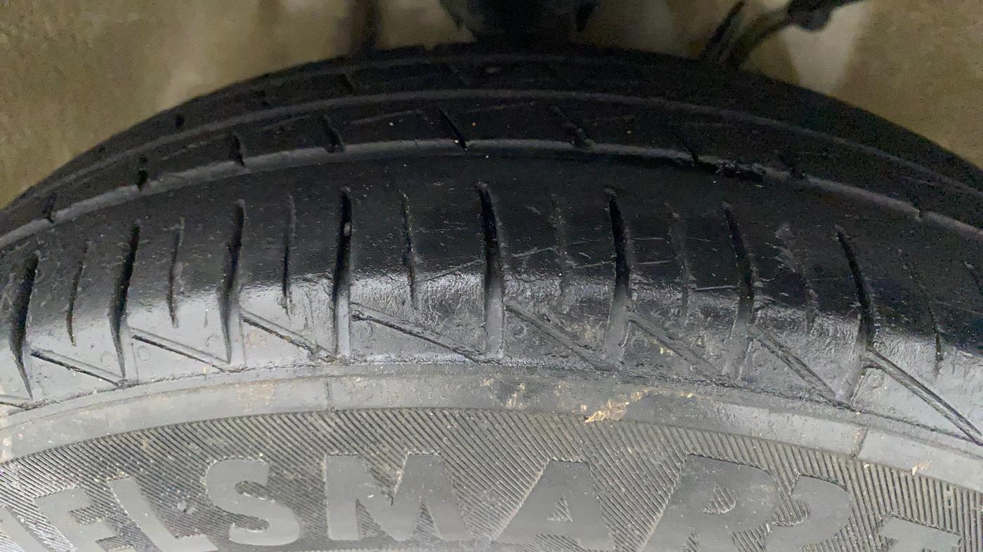 2021 Maruti Alto LXI, Petrol, Manual, 32,331 km, Right Front Tyre Tread