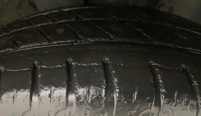 2021 Renault Kwid CLIMBER 1.0 AMT, Petrol, Automatic, 51,026 km, Right Front Tyre Tread