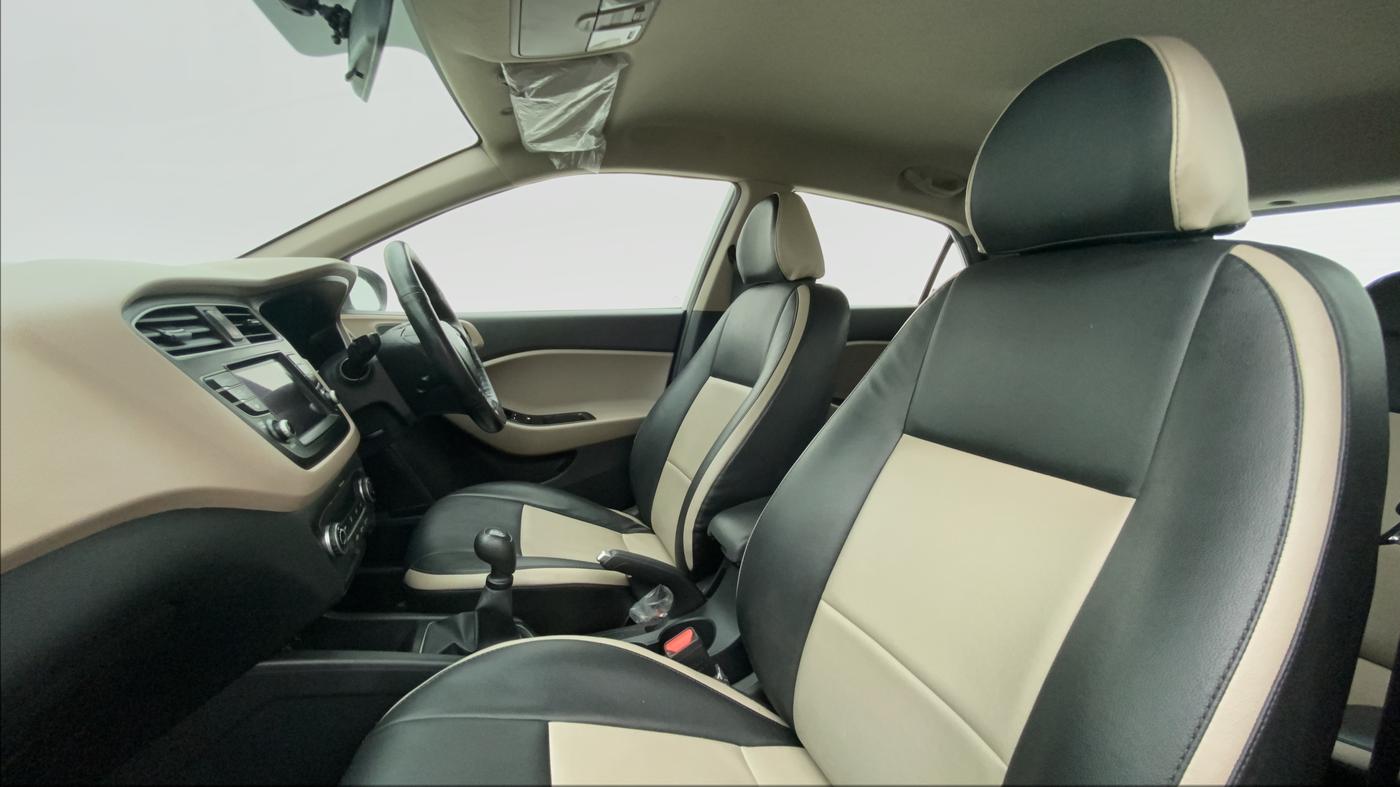 2018 Hyundai Elite i20 ASTA 1.2, Petrol, Manual, 22,876 km, Right Side Front Door Cabin
