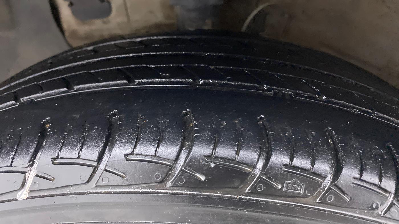 2018 Hyundai Elite i20 ASTA 1.2, Petrol, Manual, 22,876 km, Left Front Tyre Tread