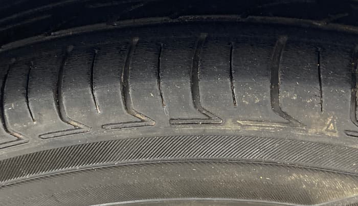 2017 Hyundai Grand i10 SPORTZ (O) AT 1.2 KAPPA VTVT, Petrol, Automatic, 83,522 km, Right Front Tyre Tread
