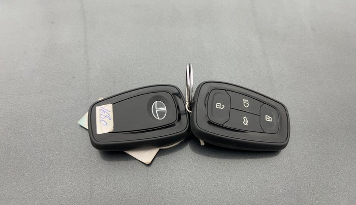 2020 Tata ALTROZ XZ PETROL, Petrol, Manual, 52,416 km, Key Close Up