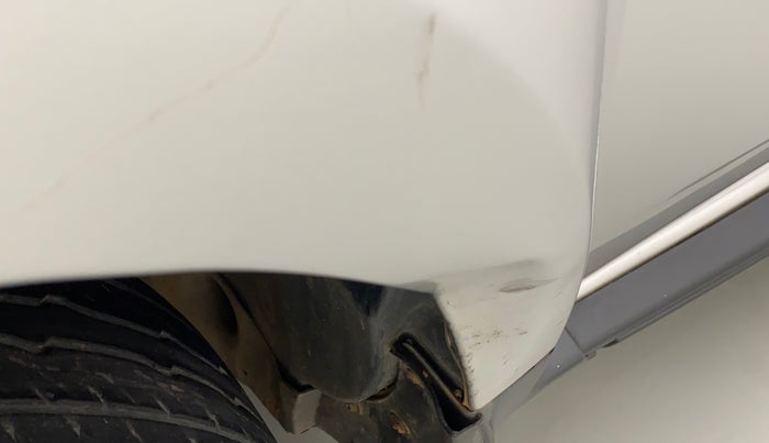 2014 Renault Duster 85 PS RXE DIESEL, Diesel, Manual, 1,10,144 km, Left fender - Slightly dented