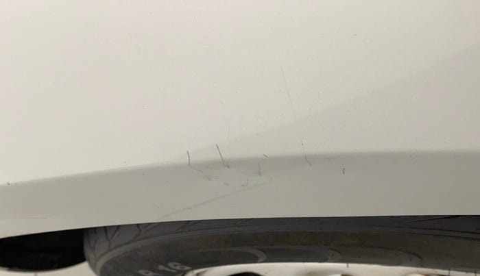 2014 Renault Duster 85 PS RXE DIESEL, Diesel, Manual, 1,10,144 km, Left fender - Minor scratches