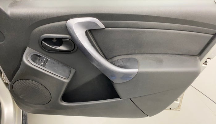 2014 Renault Duster 85 PS RXE DIESEL, Diesel, Manual, 1,10,144 km, Driver Side Door Panels Control