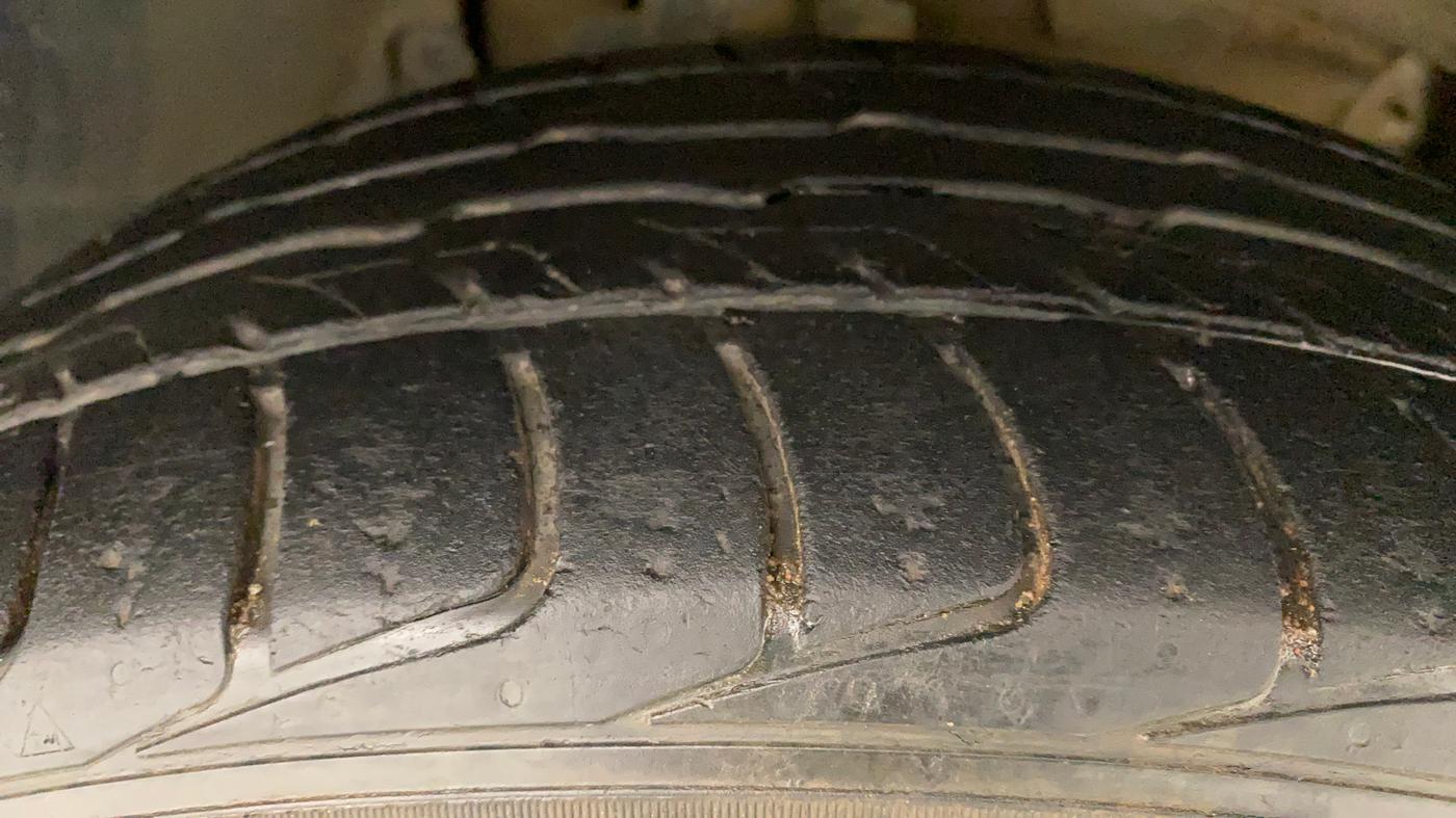 2014 Renault Duster 85 PS RXE DIESEL, Diesel, Manual, 1,10,144 km, Right Front Tyre Tread