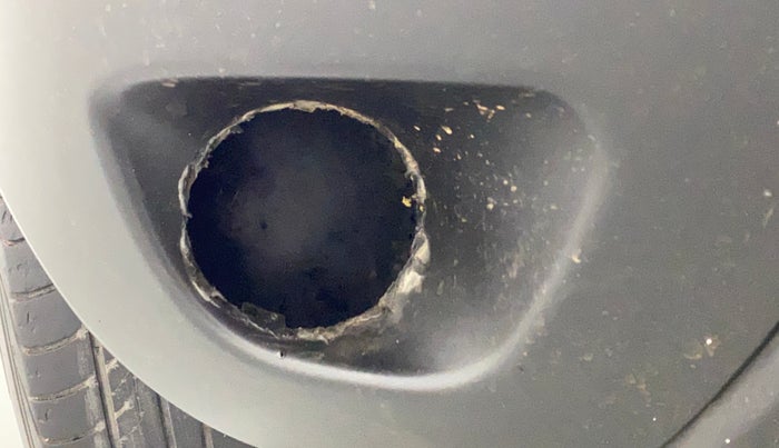 2014 Renault Duster 85 PS RXE DIESEL, Diesel, Manual, 1,10,144 km, Right fog light - Fog Light cover missing