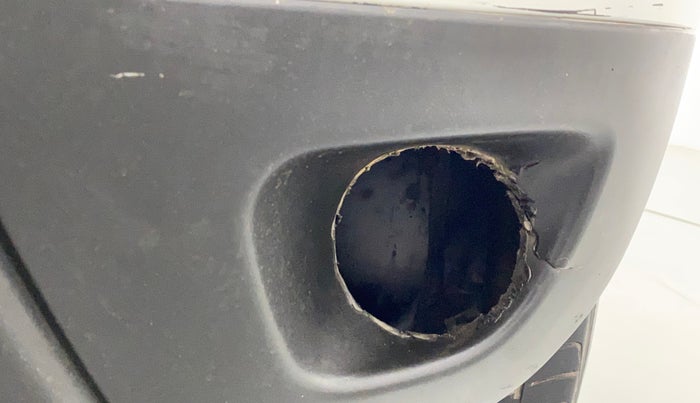 2014 Renault Duster 85 PS RXE DIESEL, Diesel, Manual, 1,10,144 km, Left fog light - Cover missing