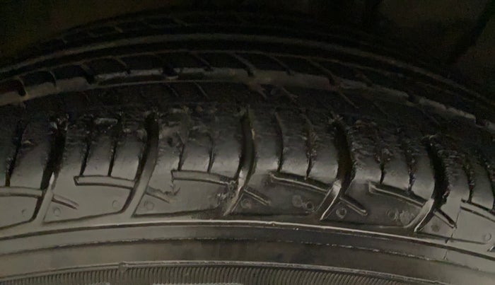 2020 Hyundai Elite i20 SPORTZ PLUS 1.2, Petrol, Manual, 9,411 km, Right Rear Tyre Tread