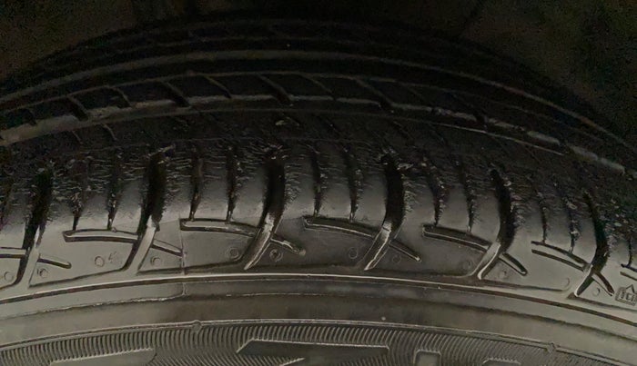 2020 Hyundai Elite i20 SPORTZ PLUS 1.2, Petrol, Manual, 9,411 km, Right Front Tyre Tread