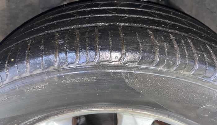 2019 Ford Ecosport TITANIUM 1.5L PETROL, Petrol, Manual, 1,23,326 km, Left Front Tyre Tread