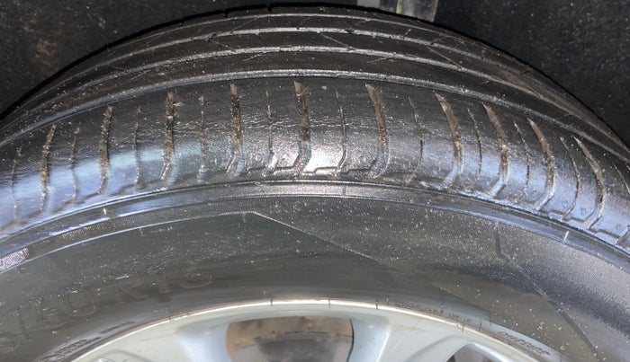 2019 Ford Ecosport TITANIUM 1.5L PETROL, Petrol, Manual, 1,23,326 km, Left Rear Tyre Tread